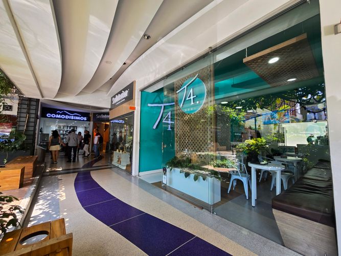 Local en venta en La Aguacatala, Medellín, 88 m² · foto 2 de 5