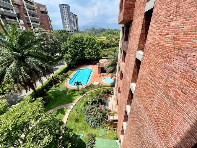 Apartamento de 3 alcobas en venta en Ciudad Jardin, Cali, 171 m² · foto 2 de 24