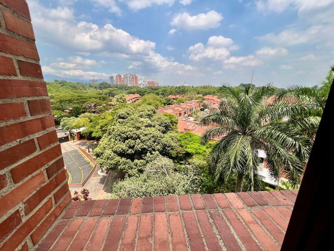 Apartamento de 3 alcobas en venta en Ciudad Jardin, Cali, 171 m² · foto 1 de 24