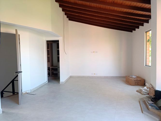 Casa de 4 alcobas en arriendo en El Poblado, Medellín, 350 m² · foto 3 de 19