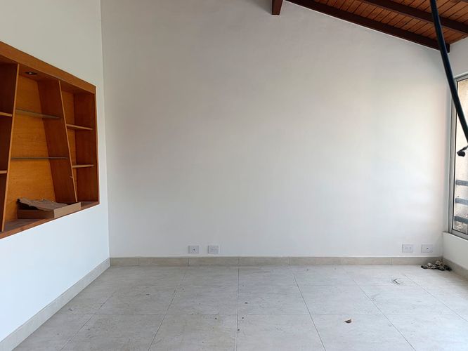 Casa de 4 alcobas en arriendo en El Poblado, Medellín, 350 m² · foto 8 de 19