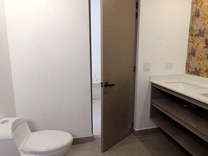 Casa de 4 alcobas en arriendo en El Poblado, Medellín, 350 m² · foto 11 de 19