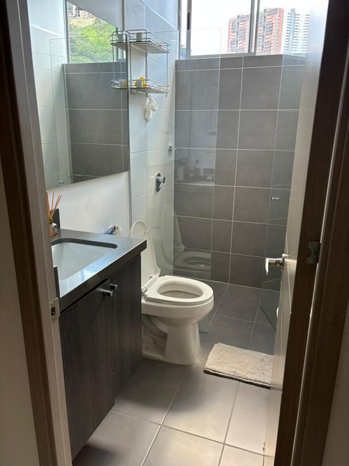 Apartamento de 3 alcobas en venta en El Poblado, Medellín, 98 m² · foto 23 de 24