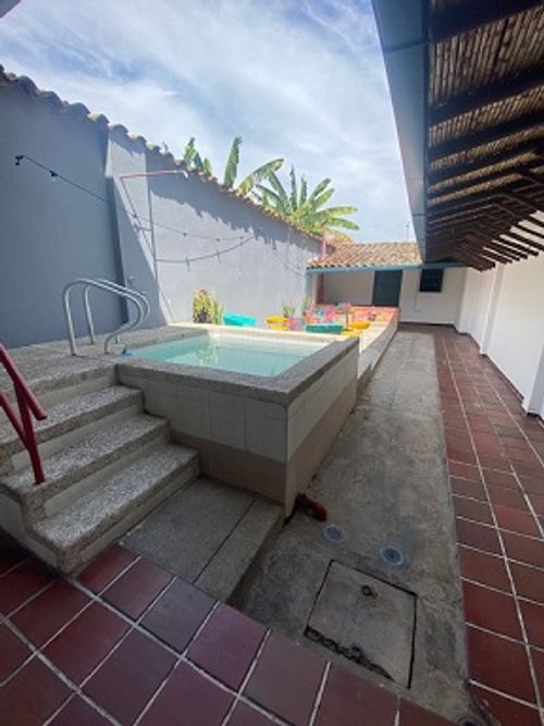 Casa de 7 alcobas en venta en Centro, Girón, 450 m² · foto 8 de 24