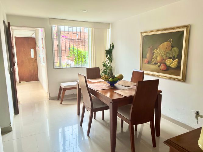 Casa de 4 alcobas en venta en Alhambra, Bogotá, 250 m² · foto 2 de 16