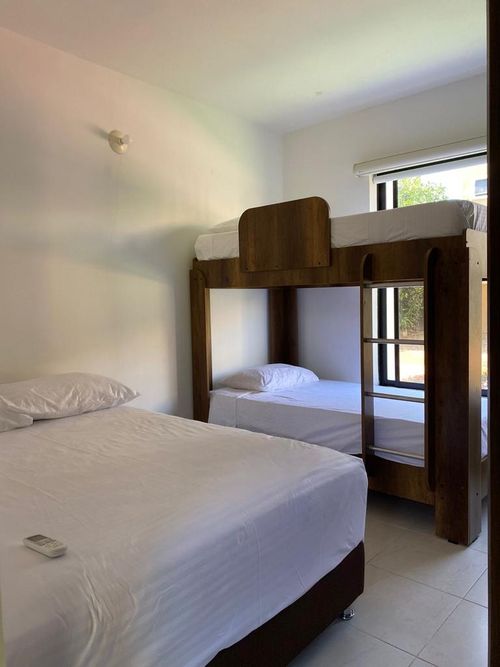 Casa de 4 alcobas en arriendo en Ricaurte, 242 m² · foto 11 de 14