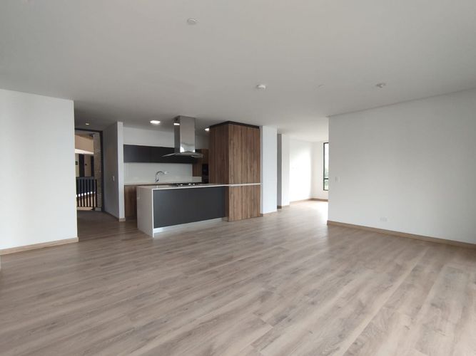Apartamento de 3 alcobas en arriendo en Las Palmas, Medellín, 140 m² · foto 3 de 14
