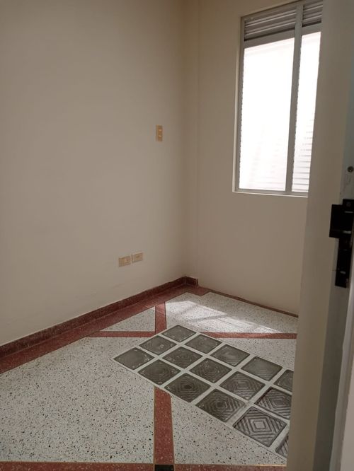 Edificio en arriendo en Bombona, Pasto, 1092 m² · foto 9 de 24