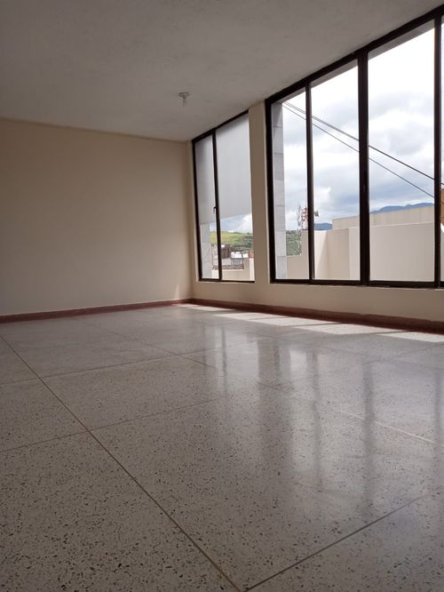 Edificio en arriendo en Bombona, Pasto, 1092 m² · foto 18 de 24