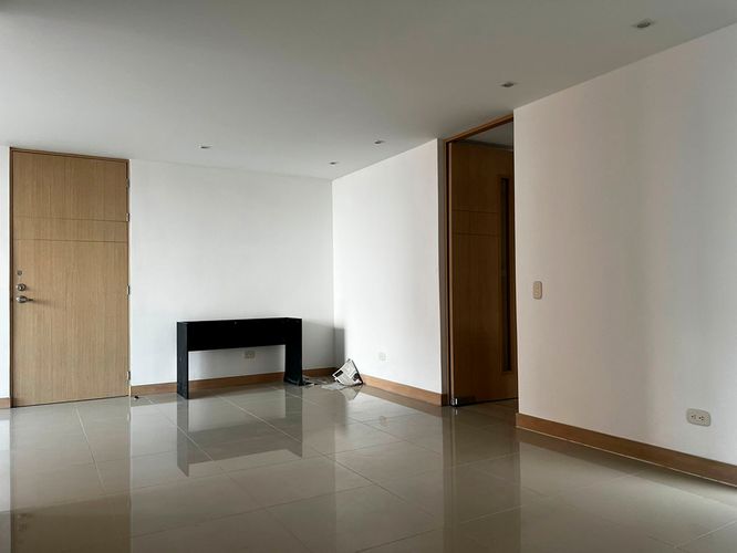 Apartamento de 3 alcobas en arriendo en Camino Verde, Envigado, 90 m² · foto 3 de 16
