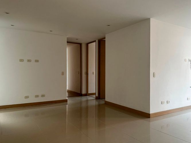 Apartamento de 3 alcobas en arriendo en Camino Verde, Envigado, 90 m² · foto 4 de 16