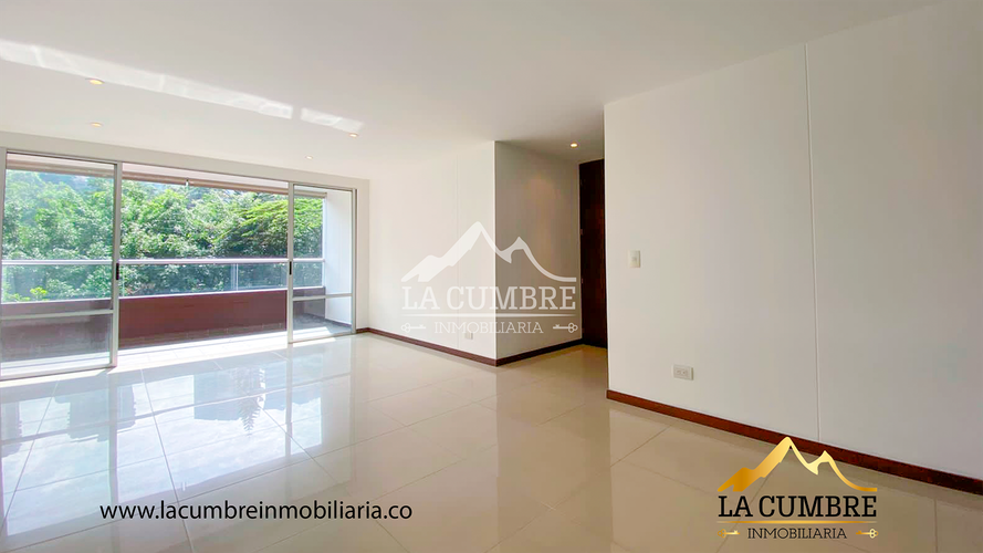 Apartamento de 3 alcobas en arriendo en Los Balsos, Medellín, 130 m² · foto 2 de 11