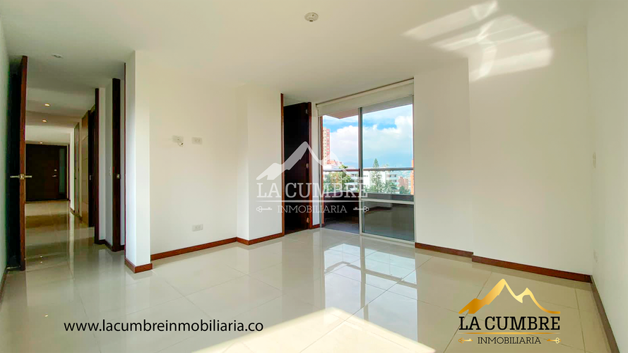 Apartamento de 3 alcobas en arriendo en Los Balsos, Medellín, 130 m² · foto 3 de 11