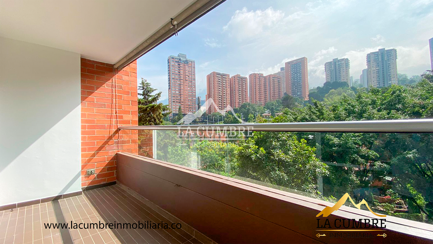 Apartamento de 3 alcobas en arriendo en Los Balsos, Medellín, 130 m² · foto 4 de 11