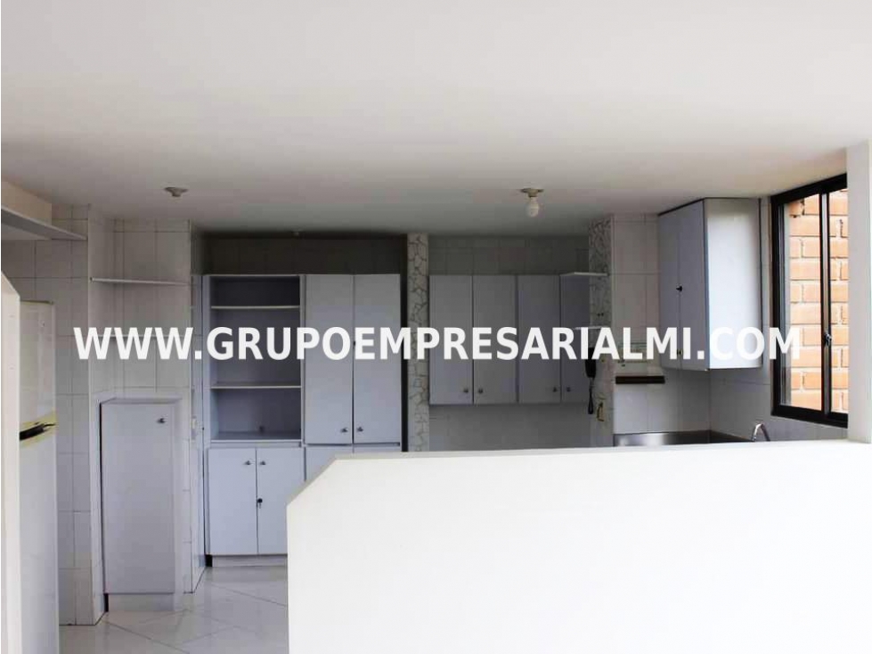 Apartment for sale in El Poblado, Medellín 3