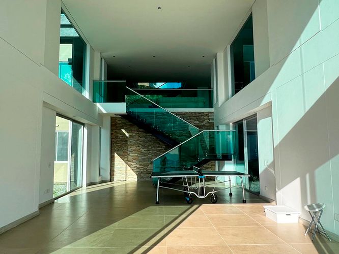 Casa de 3 alcobas en venta en El Poblado, Medellín, 950 m² · foto 2 de 19