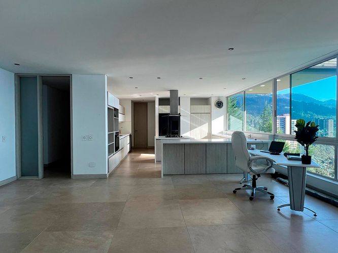 Casa de 3 alcobas en venta en El Poblado, Medellín, 950 m² · foto 6 de 19