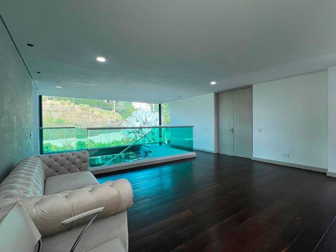 Casa de 3 alcobas en venta en El Poblado, Medellín, 950 m² · foto 7 de 19