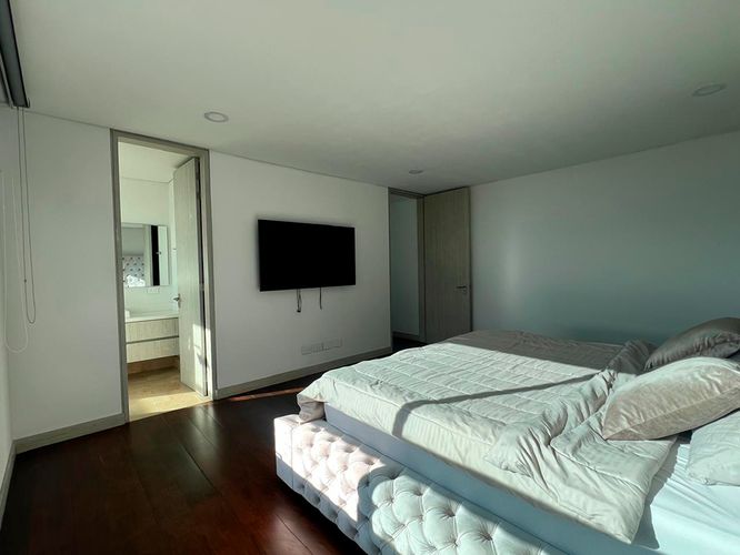 Casa de 3 alcobas en venta en El Poblado, Medellín, 950 m² · foto 8 de 19