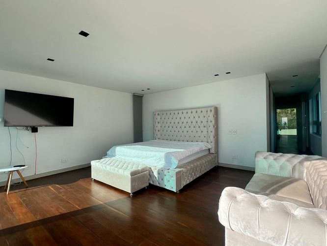 Casa de 3 alcobas en venta en El Poblado, Medellín, 950 m² · foto 11 de 19