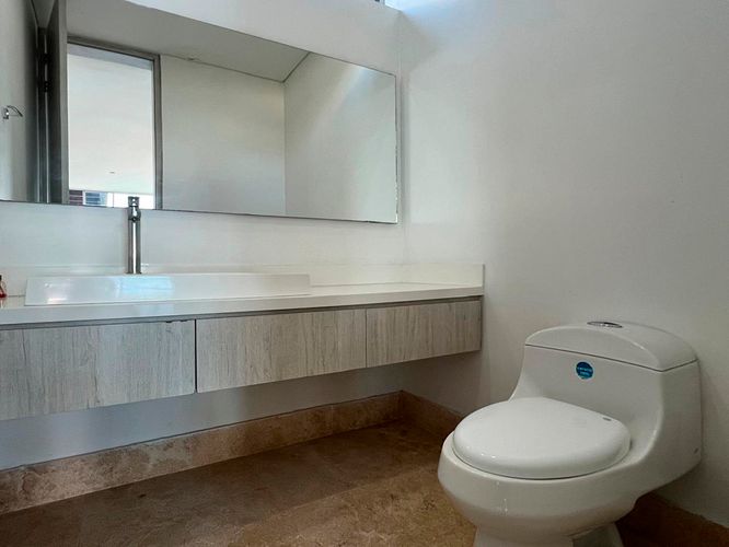 Casa de 3 alcobas en venta en El Poblado, Medellín, 950 m² · foto 15 de 19