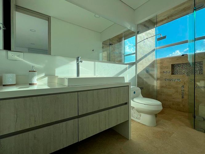 Casa de 3 alcobas en venta en El Poblado, Medellín, 950 m² · foto 16 de 19