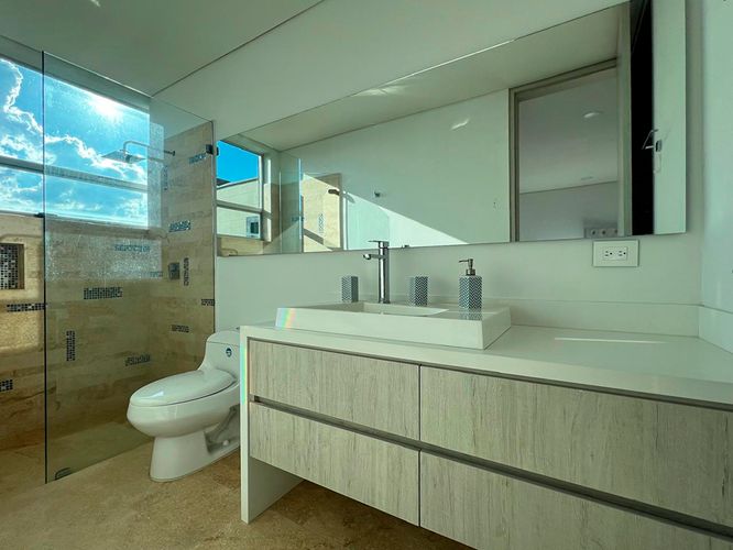 Casa de 3 alcobas en venta en El Poblado, Medellín, 950 m² · foto 17 de 19
