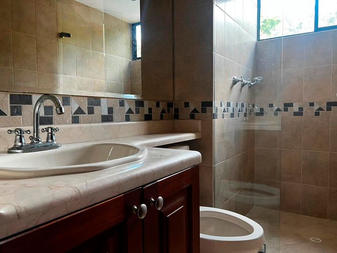 Apartamento de 3 alcobas en arriendo en El Poblado, Medellín, 123 m² · foto 18 de 20