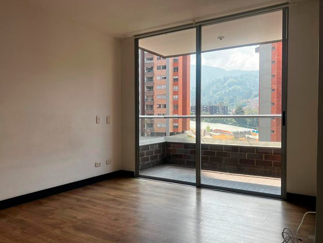 Apartamento de 3 alcobas en arriendo en Camino Verde, Envigado, 97 m² · foto 3 de 17