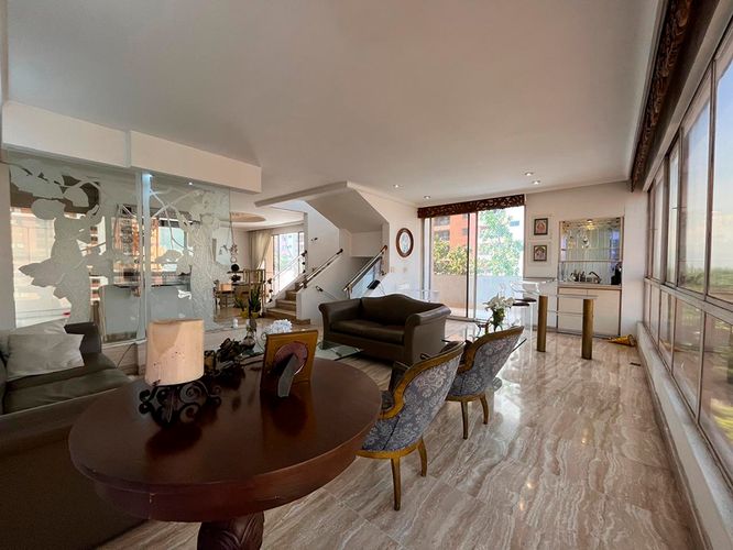 Apartamento de 4 alcobas en venta en El Poblado, Medellín, 425 m² · foto 2 de 17