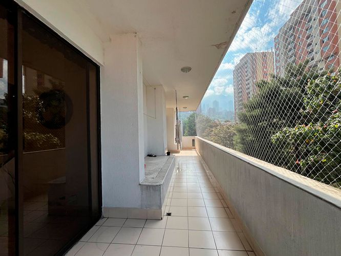 Apartamento de 4 alcobas en venta en El Poblado, Medellín, 425 m² · foto 16 de 17