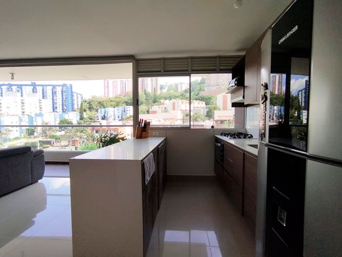 Apartamento de 3 alcobas en venta en El Poblado, Medellín, 87 m² · foto 7 de 16