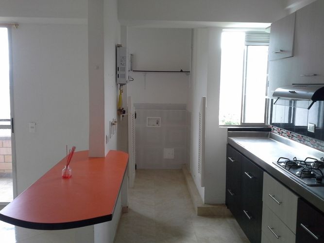 Apartamento de 2 alcobas en venta en La Navarra, Bello, 67 m² · foto 4 de 18