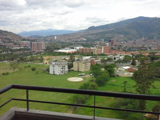 Apartamento de 2 alcobas en venta en La Navarra, Bello, 67 m² · foto 6 de 18