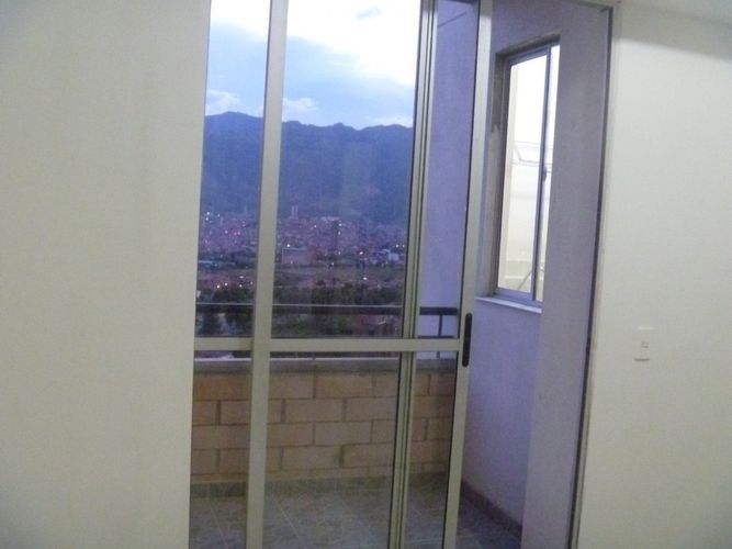 Apartamento de 2 alcobas en venta en La Navarra, Bello, 67 m² · foto 7 de 18