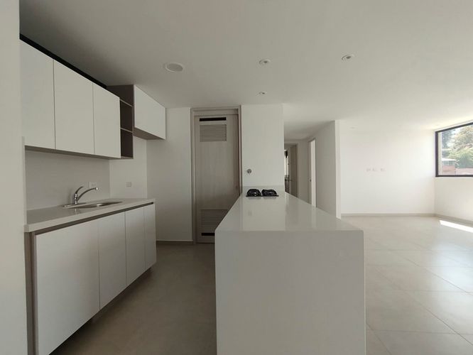 Apartamento de 2 alcobas en arriendo en El Poblado, Medellín, 89 m² · foto 6 de 19