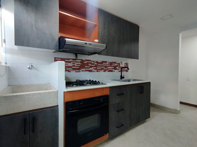 Apartamento de 2 alcobas en arriendo en El Poblado, Medellín, 70 m² · foto 5 de 13