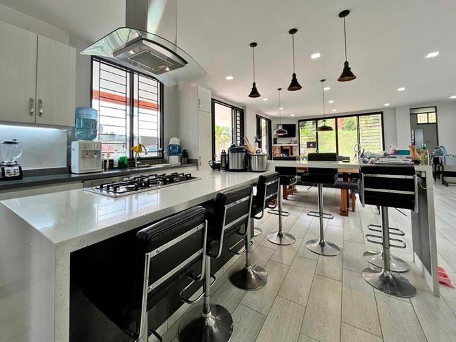 Casa de 4 alcobas en venta en El Porvenir, Rionegro, 360 m² · foto 4 de 15