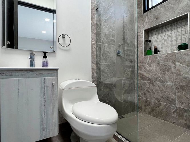 Casa de 4 alcobas en venta en El Porvenir, Rionegro, 360 m² · foto 11 de 15
