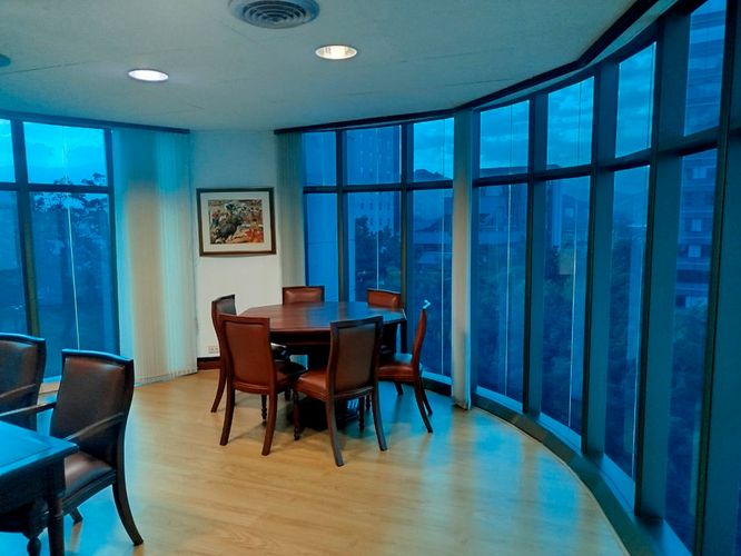 Oficina en arriendo en El Poblado, Medellín, 61 m² · foto 2 de 19