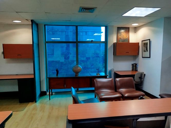 Oficina en arriendo en El Poblado, Medellín, 61 m² · foto 3 de 19