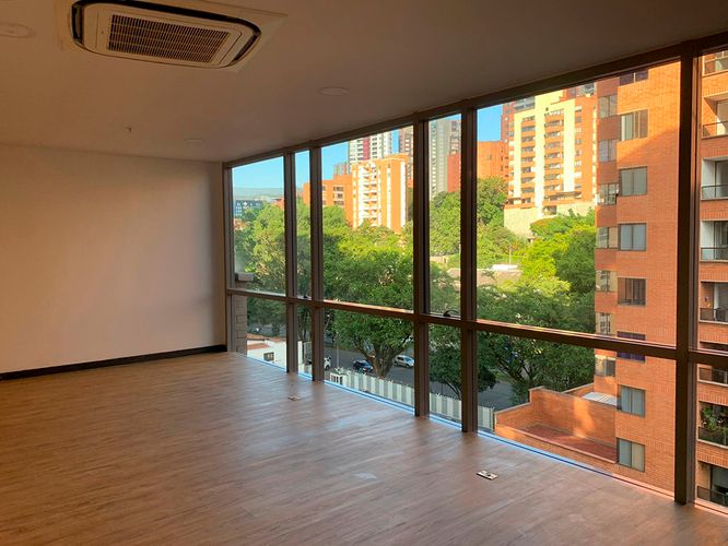 Oficina en arriendo en El Poblado, Medellín, 40 m² · foto 2 de 9