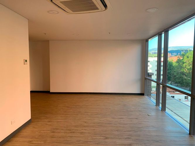 Oficina en arriendo en El Poblado, Medellín, 40 m² · foto 3 de 9