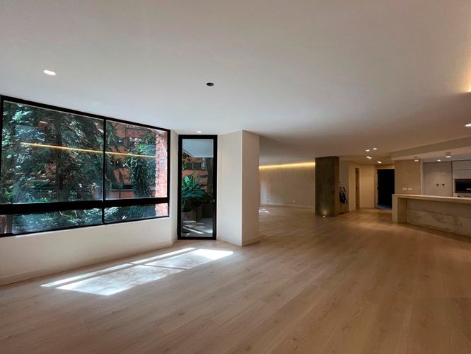 Apartamento en venta en El Poblado, Medellín · foto 2 de 16
