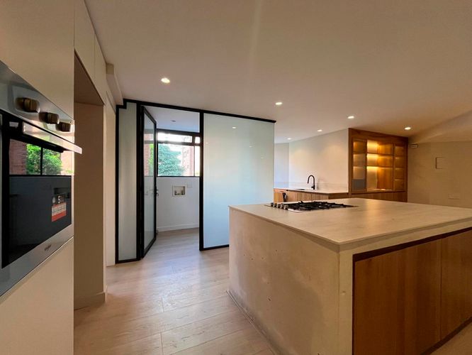 Apartamento en venta en El Poblado, Medellín · foto 8 de 16
