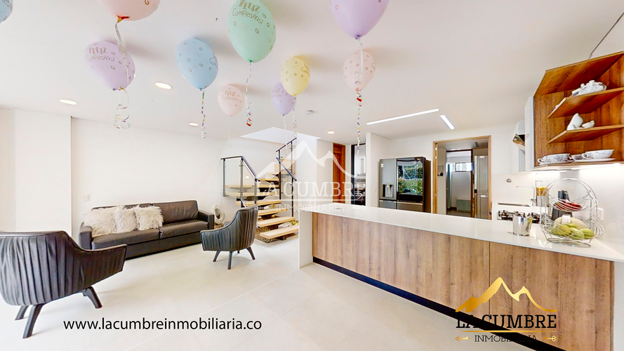 Casa de 3 alcobas en venta en Loma El Atravesado, Envigado, 170 m² · foto 2 de 19