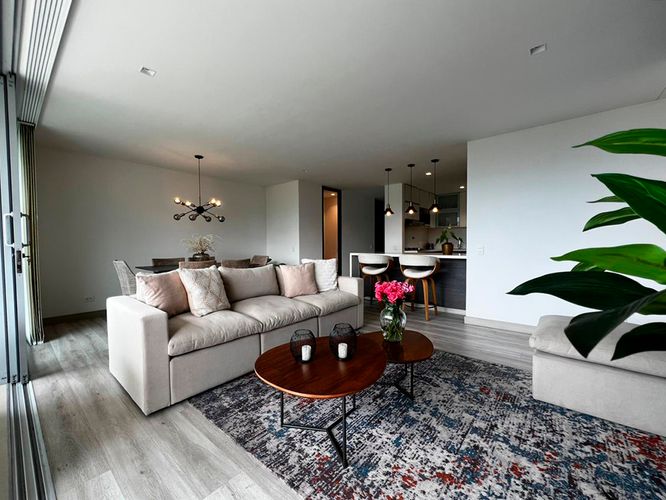 Apartamento de 3 alcobas en arriendo en El Poblado, Medellín, 120 m² · foto 3 de 19