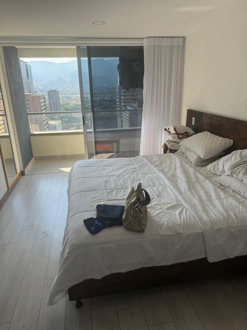 Apartamento de 2 alcobas en venta en El Poblado, Medellín, 84 m² · foto 5 de 12