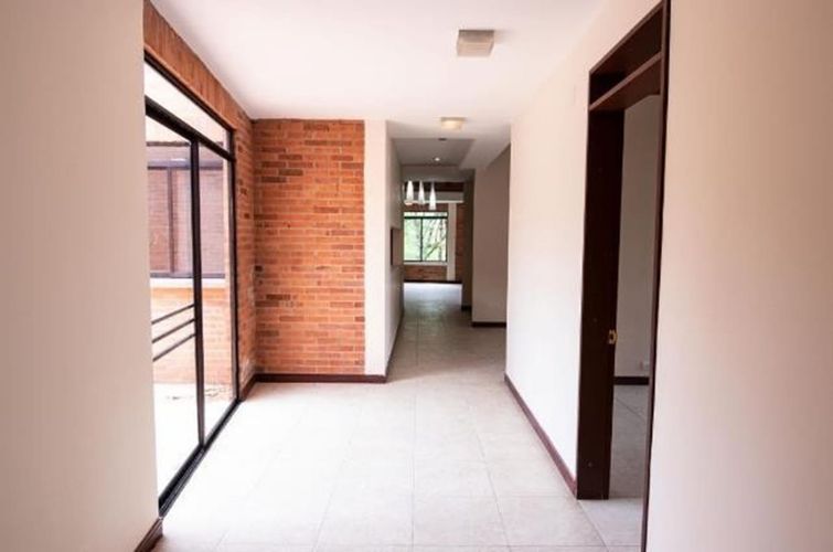Casa de 3 alcobas en venta en Cerritos, Pereira, 274 m² · foto 5 de 9