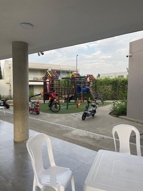 Casa de 3 alcobas en venta en Cr. Los Naranjos, Jamundí, 258 m² · foto 10 de 24